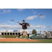 Sioux City Explorers' J.D. Scholten on the mound