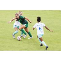 Lexington SC forward Madi Parsons (center)